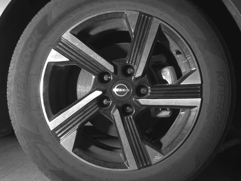 Used 2025 Nissan Sentra SV FWD image 13