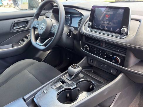 Used 2024 Nissan Rogue S FWD image 32