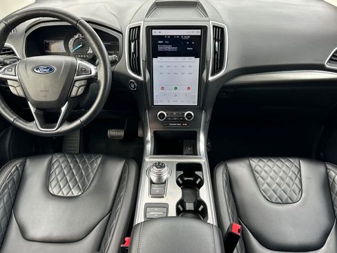 Certified 2024 Ford Edge Titanium image 3