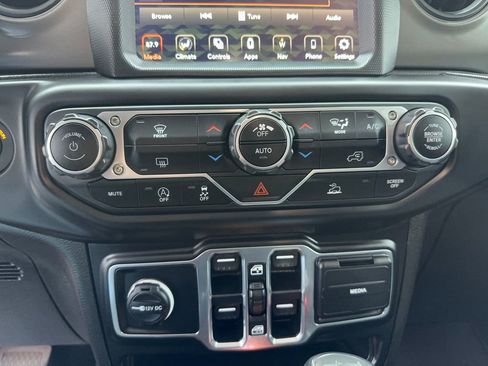 Used 2023 Jeep Wrangler Unlimited Sport image 30