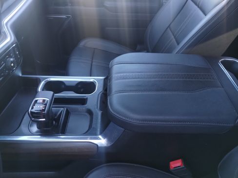 Used 2024 Chevrolet Silverado 1500 High Country image 13