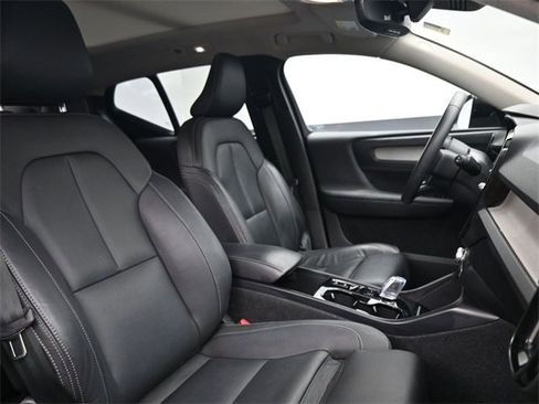 Used 2024 Volvo XC40 B5 Plus w/ Climate Package image 34