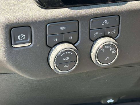 Used 2026 Chevrolet Silverado 1500 LT AWD/4WD image 20