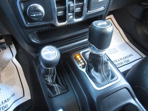 Used 2023 Jeep Wrangler Unlimited Sahara w/ LED Lighting Group AWD/4WD image 20