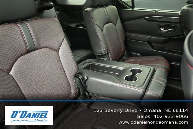 Used 2025 Honda Pilot Black Edition image 41