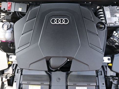 Used 2023 Audi Q8 Prestige AWD/4WD image 36