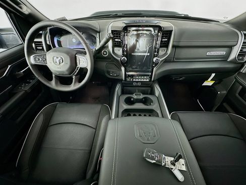 New 2026 RAM 2500 Laramie AWD/4WD image 9