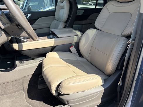 Used 2022 Lincoln Navigator Reserve AWD/4WD image 6