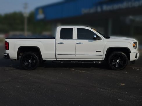 Used 2015 GMC Sierra 1500 SLT w/ All-Terrain Package AWD/4WD image 9