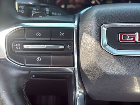 Used 2025 GMC Acadia Elevation image 17