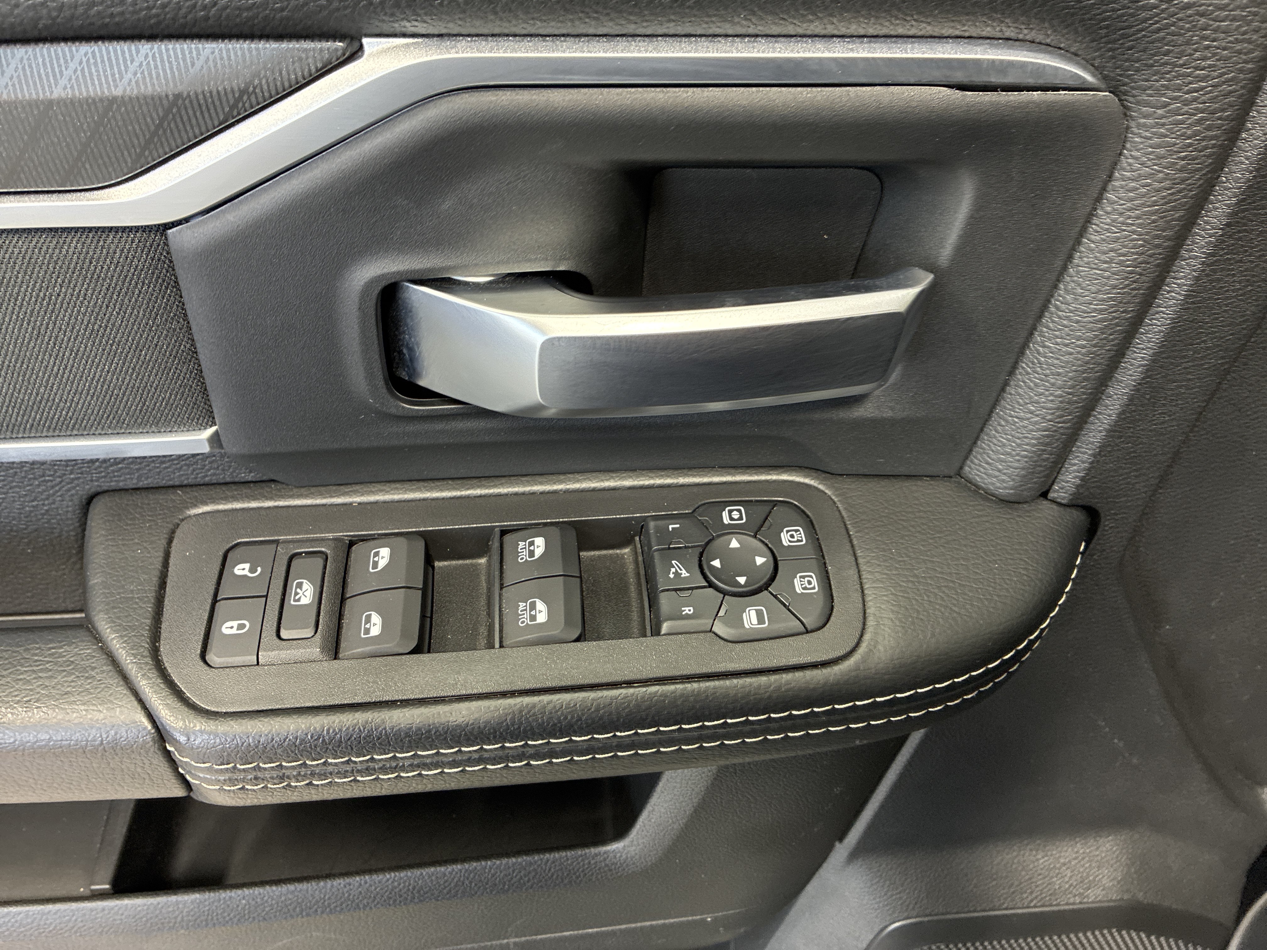 Certified 2025 RAM 2500 Big Horn AWD/4WD image 19