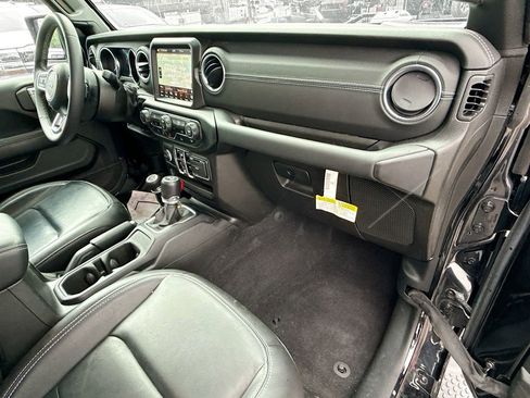 Used 2023 Jeep Wrangler Unlimited Sahara image 34