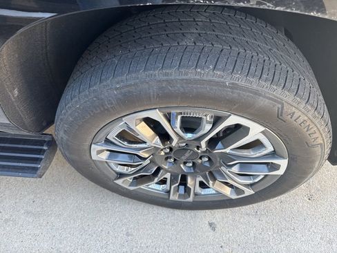 Used 2023 GMC Yukon XL Denali Ultimate image 8