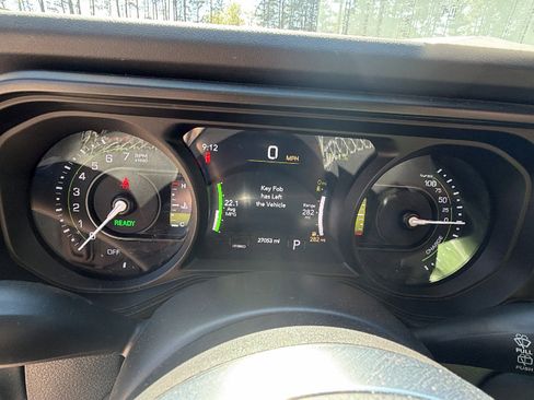 Used 2025 Jeep Wrangler Sahara w/ Safety Group image 28