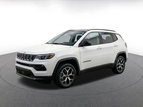 Used 2025 Jeep Compass Limited AWD/4WD image 3
