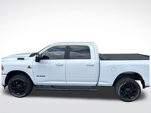 Used 2024 RAM 2500 Big Horn w/ Night Edition AWD/4WD image 3