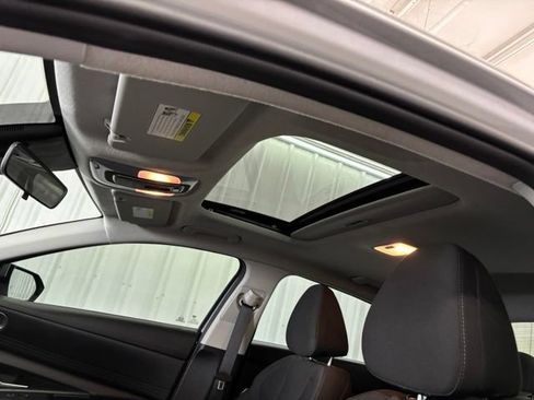 Used 2021 Hyundai Elantra SEL w/ Convenience + Premium Package FWD image 9