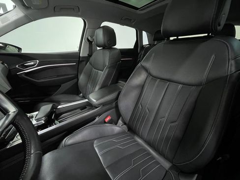 Used 2019 Audi e-tron Prestige w/ Prestige Package image 14