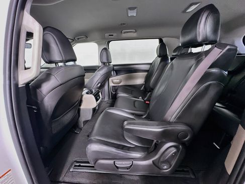 Used 2025 Kia Carnival FWD image 29
