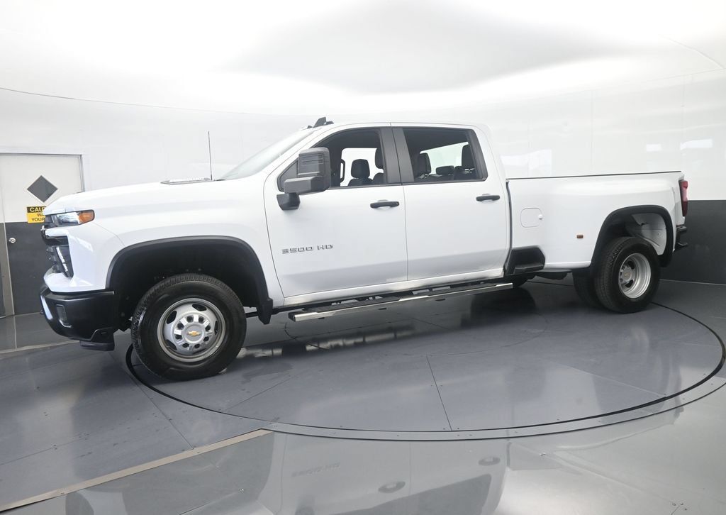 Used 2026 Chevrolet Silverado 3500 W/T AWD/4WD image 2