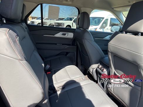 New 2026 Ford Explorer Active w/ Active Comfort Package image 7