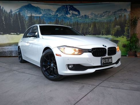 Used 2015 BMW 320i Sedan RWD image 3