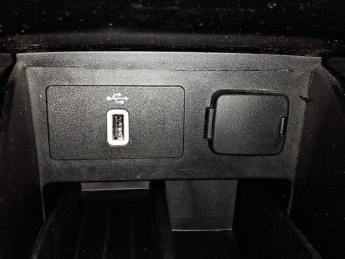 Used 2017 Ford Explorer XLT w/ Equipment Group 201A image 23