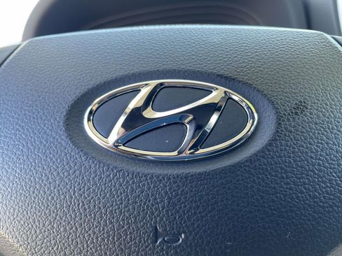 Certified 2025 Hyundai Venue Limited image 18