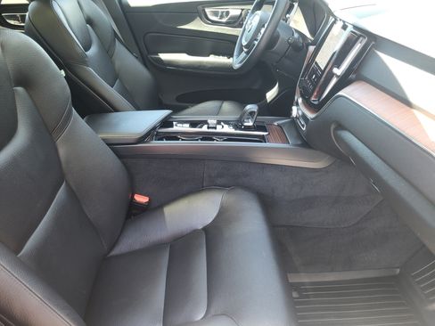 Certified 2024 Volvo XC60 B5 Plus w/ Protection Package Premier AWD/4WD image 11