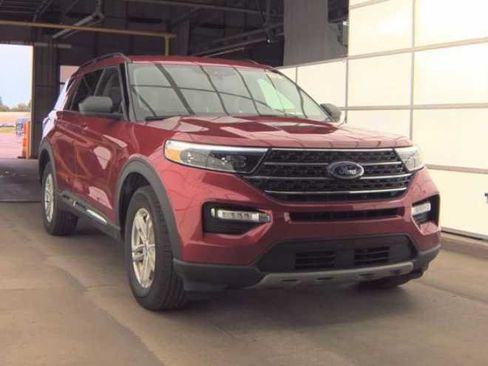 Used 2023 Ford Explorer XLT w/ Equipment Group 202A AWD/4WD image 4
