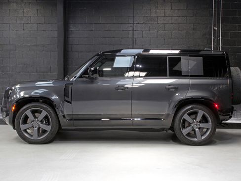 Used 2025 Land Rover Defender 110 V8 image 3