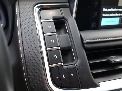 Used 2023 Chevrolet Suburban Premier image 21