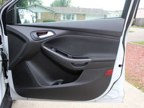 Used 2015 Ford Focus SE w/ Equipment Group 201A FWD image 35