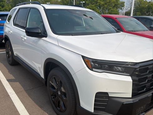 Certified 2026 Honda Pilot Black Edition image 6