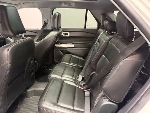 Used 2022 Ford Explorer XLT w/ Equipment Group 202A AWD/4WD image 20