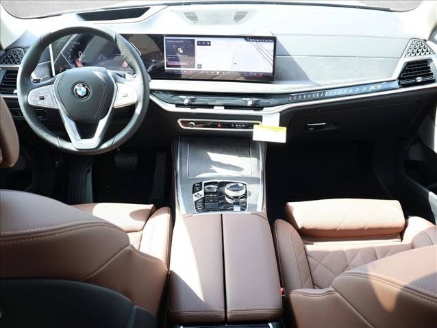 Used 2027 BMW X7 xDrive40i w/ Executive Package AWD/4WD image 17