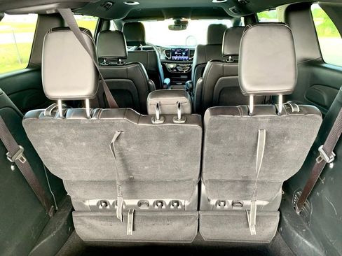 Used 2025 Chrysler Pacifica Select FWD image 20