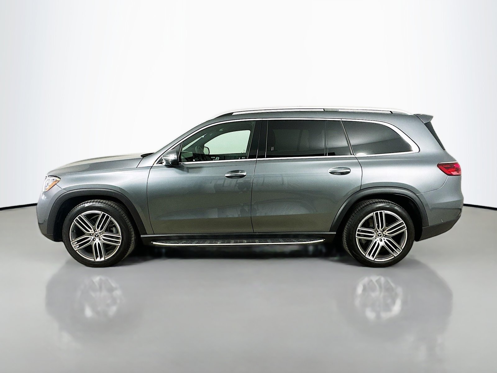 Used 2024 Mercedes-Benz GLS 450 4MATIC image 8