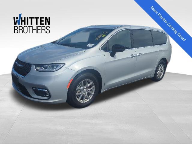 Used 2026 Chrysler Pacifica Select FWD image 1