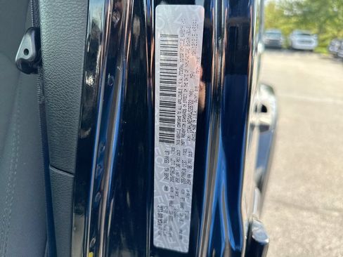 Used 2019 Jeep Wrangler Unlimited Sahara AWD/4WD image 27