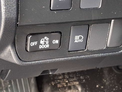 Certified 2020 Toyota Tacoma SR5 image 28