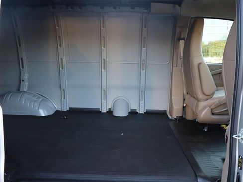 New 2025 Chevrolet Express 3500 w/ Driver Convenience Package image 25