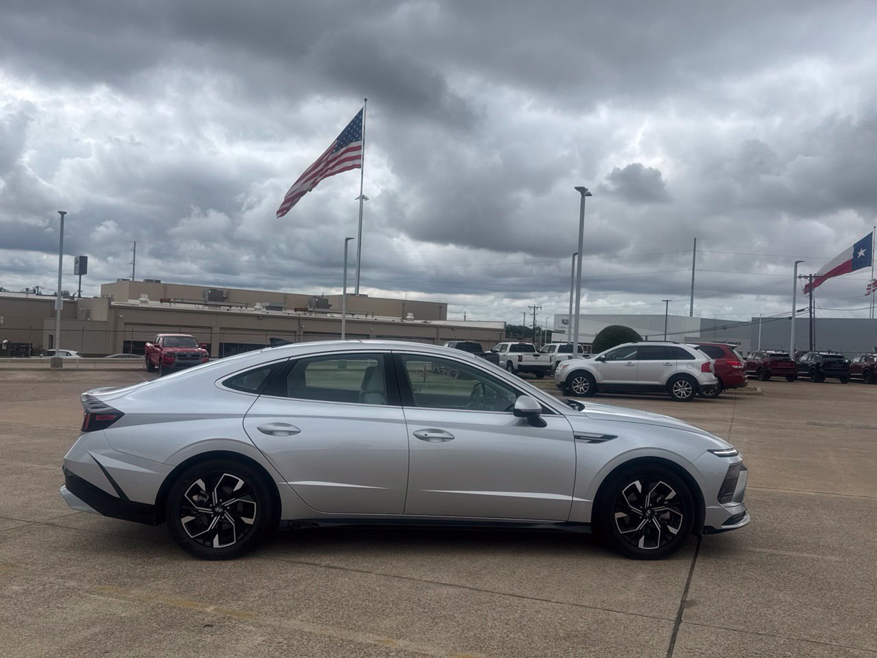 Used 2025 Hyundai Sonata SEL FWD image 27