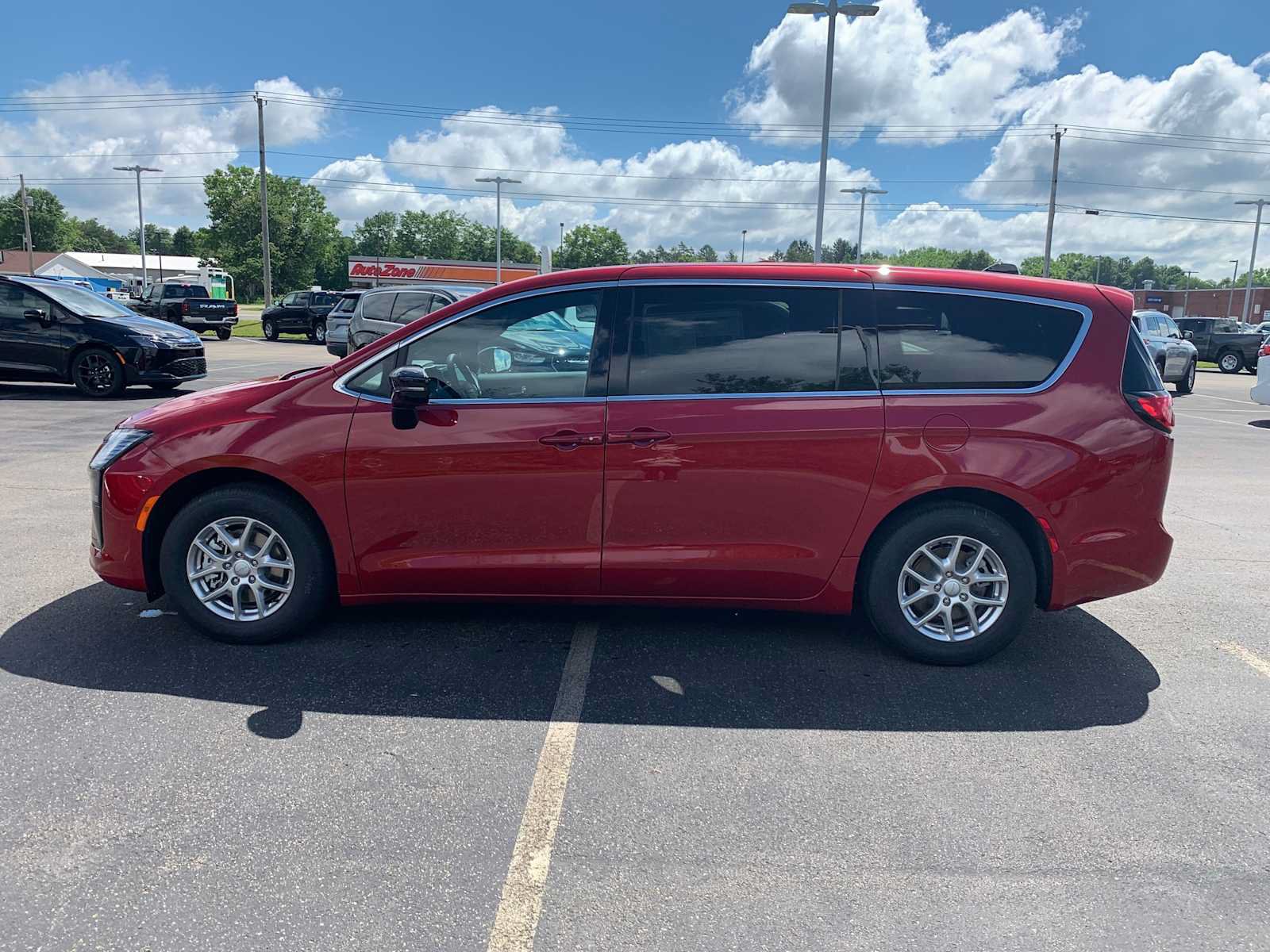 New 2027 Chrysler Pacifica Select FWD image 8