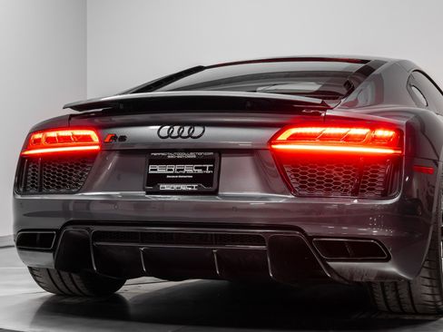 Used 2018 Audi R8 V10 w/ Premium Package image 78