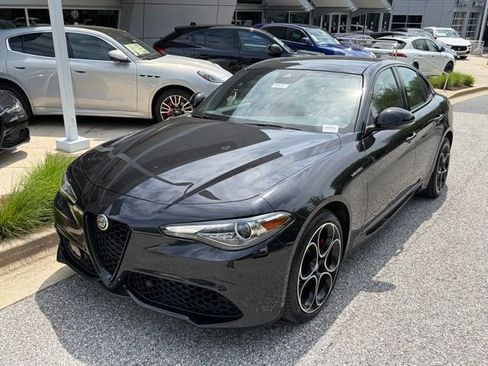 Used 2023 Alfa Romeo Giulia Veloce AWD/4WD image 2