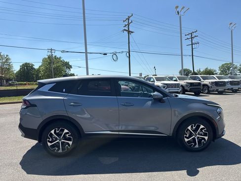 Used 2023 Kia Sportage EX image 6