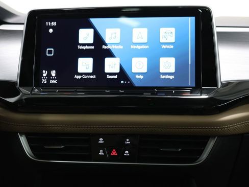 Used 2025 Volkswagen Atlas Cross Sport SE w/ Panoramic Sunroof Package AWD/4WD image 19