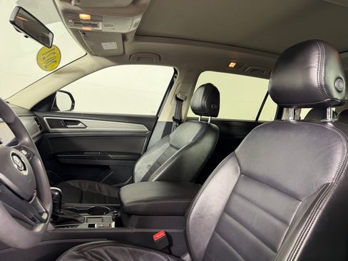 Used 2018 Volkswagen Atlas Launch Edition FWD image 11