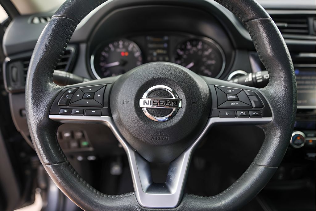 Used 2017 Nissan Rogue SL FWD image 12
